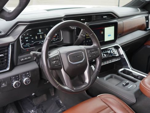 Used 2024 GMC Sierra 2500 Denali Ultimate AWD/4WD image 19