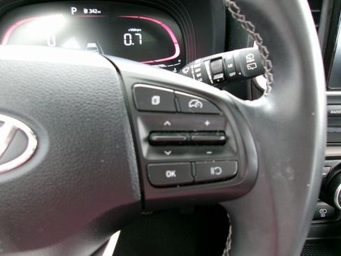 Used 2024 Hyundai Venue SEL image 11