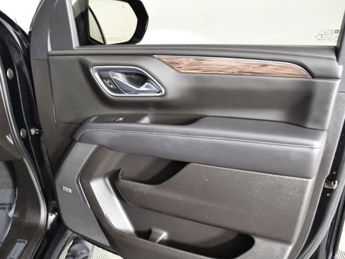 Used 2021 Chevrolet Tahoe Z71 w/ Z71 Off-Road Package AWD/4WD image 44