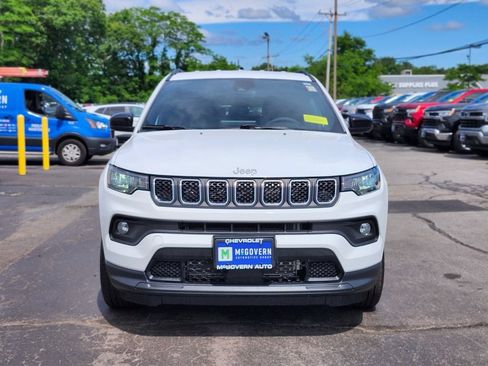 Used 2023 Jeep Compass Latitude AWD/4WD image 8