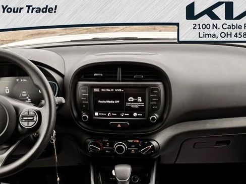 Used 2025 Kia Soul LX w/ LX Technology Package FWD image 11