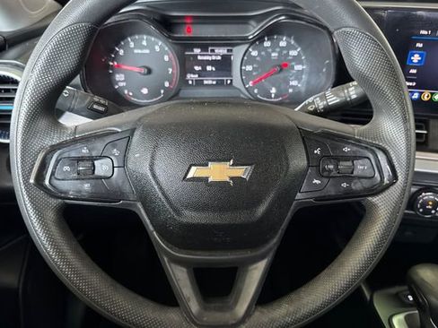 Used 2024 Chevrolet Trax LS w/ LS Convenience Package FWD image 31