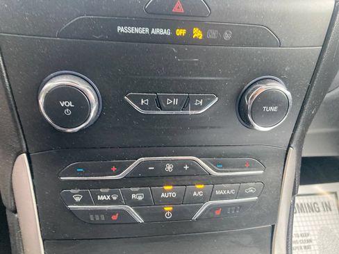 Used 2019 Ford Edge SEL w/ Equipment Group 201A AWD/4WD image 25