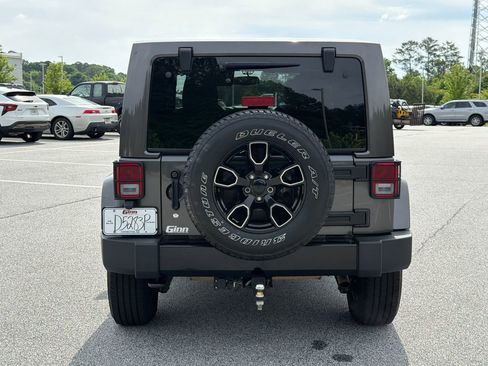Used 2018 Jeep Wrangler Unlimited Sahara AWD/4WD image 6