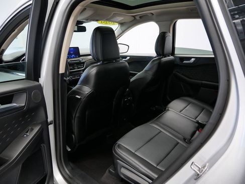 Used 2020 Ford Escape Titanium image 10