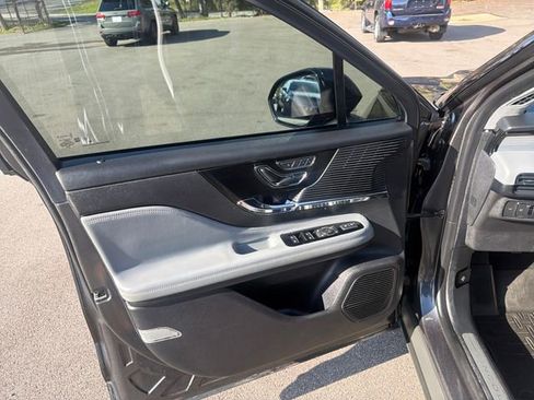 Used 2020 Lincoln Corsair AWD w/ Premium Package image 28