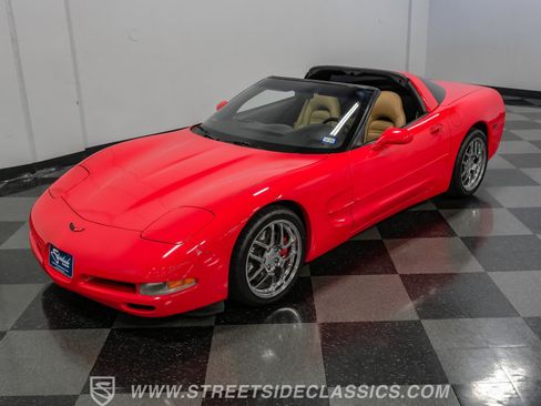 Used 1998 Chevrolet Corvette Coupe w/ Roof Pkg RWD image 35