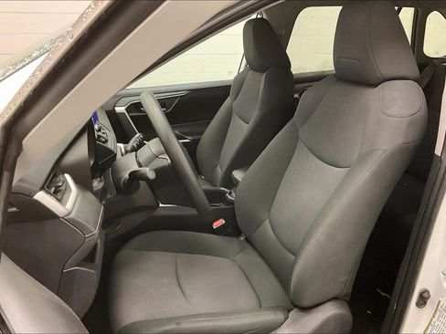 Used 2025 Toyota RAV4 XLE image 16