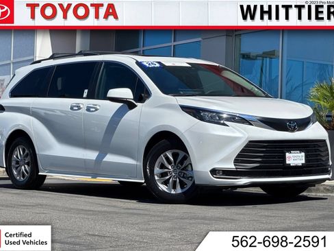 Used 2026 Toyota Sienna XLE FWD image 1