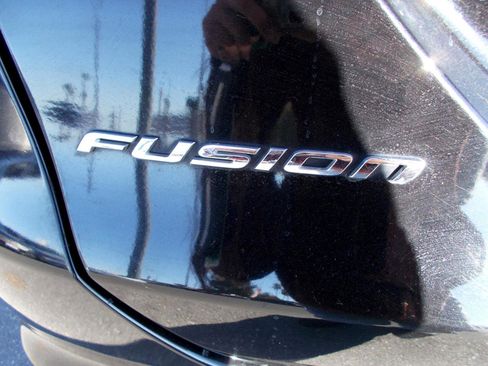 Used 2016 Ford Fusion SE w/ Equipment Group 201A image 10