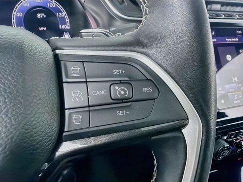 Used 2022 Jeep Grand Cherokee Altitude AWD/4WD image 12