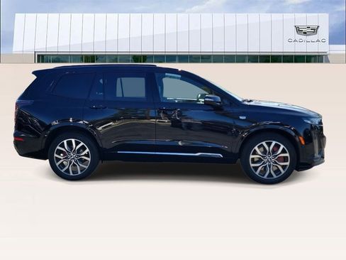 Used 2025 Cadillac XT6 Sport w/ Technology Package image 9