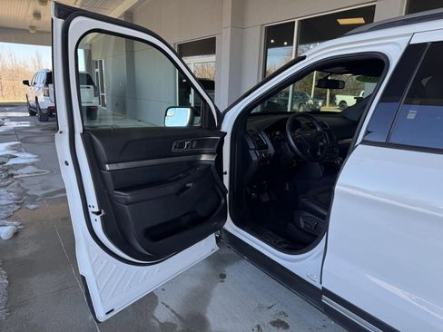 Used 2018 Ford Explorer XLT w/ Equipment Group 202A image 11