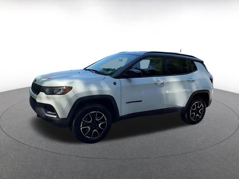 Used 2025 Jeep Compass Trailhawk AWD/4WD image 8