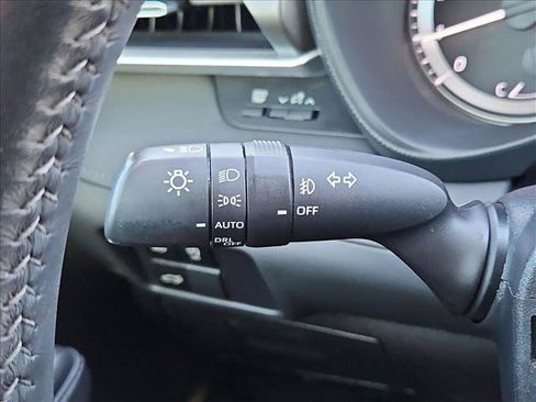 Used 2023 Toyota Highlander LE FWD image 16