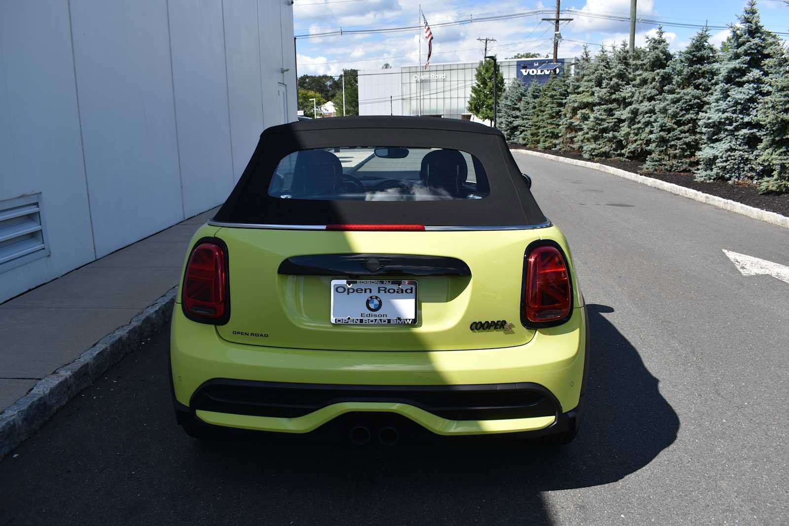 Used 2024 MINI Cooper S w/ Signature Upholstery Package FWD image 6