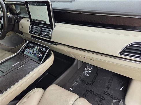 Used 2019 Lincoln Navigator Reserve image 22