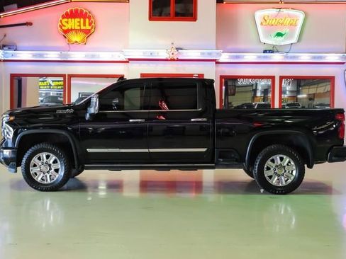 Used 2024 Chevrolet Silverado 2500 High Country w/ High Country Premium Package image 12