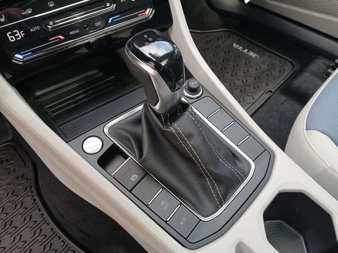 New 2025 Volkswagen Jetta SE image 23