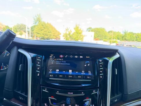 Used 2019 Cadillac Escalade Premium Luxury AWD/4WD image 14