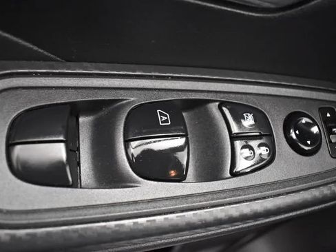 Used 2025 Nissan Versa SV FWD image 20