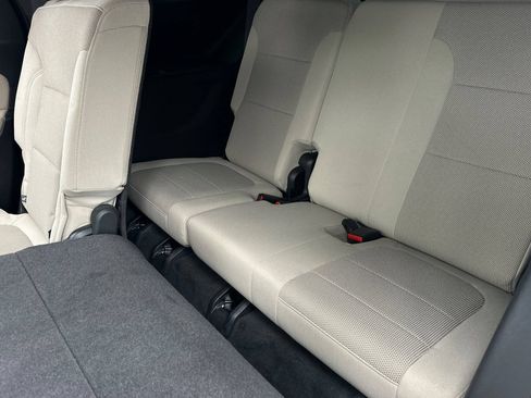 Used 2022 Chevrolet Traverse LS FWD image 19