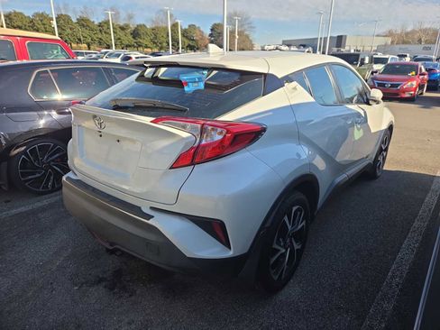 Used 2018 Toyota C-HR XLE image 4