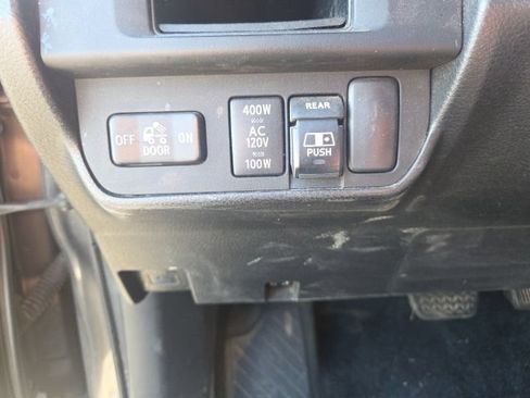 Used 2017 Toyota Tacoma TRD Off-Road AWD/4WD image 16