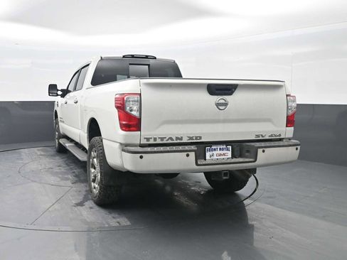 Used 2018 Nissan Titan SV w/ SV Convenience Package image 6