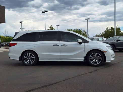 Used 2023 Honda Odyssey Touring image 2