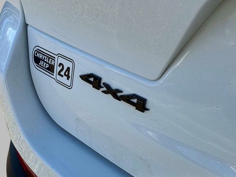 Used 2023 Jeep Grand Cherokee L Altitude image 11