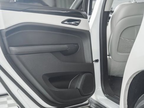 Used 2015 Cadillac SRX Premium image 40