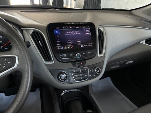 Used 2022 Chevrolet Malibu LT FWD image 16