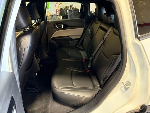 Used 2025 Jeep Compass Limited image 25