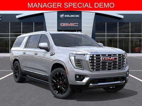Used 2026 GMC Yukon XL Denali w/ Denali Reserve Package AWD/4WD image 7