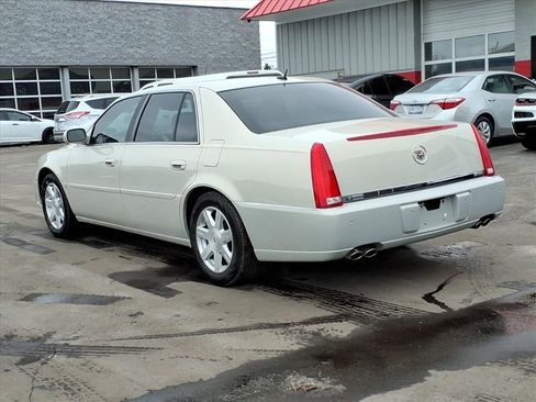 Used 2007 Cadillac DTS Luxury I w/ Trunk Convenience Package FWD image 3