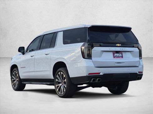 Used 2026 Chevrolet Suburban High Country RWD image 7