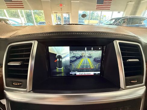 Used 2013 Mercedes-Benz GL 550 4MATIC w/ On/Off-Road Pkg image 22