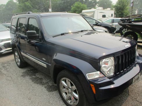 Used 2012 Jeep Liberty Sport AWD/4WD image 2