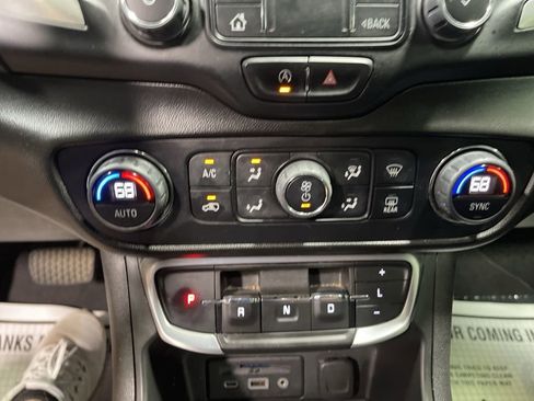 Used 2022 GMC Terrain SLT FWD image 34