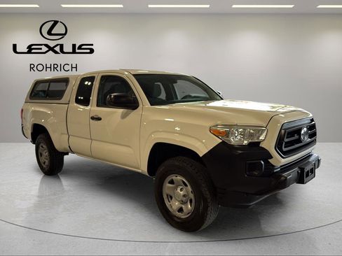 Used 2020 Toyota Tacoma SR image 4