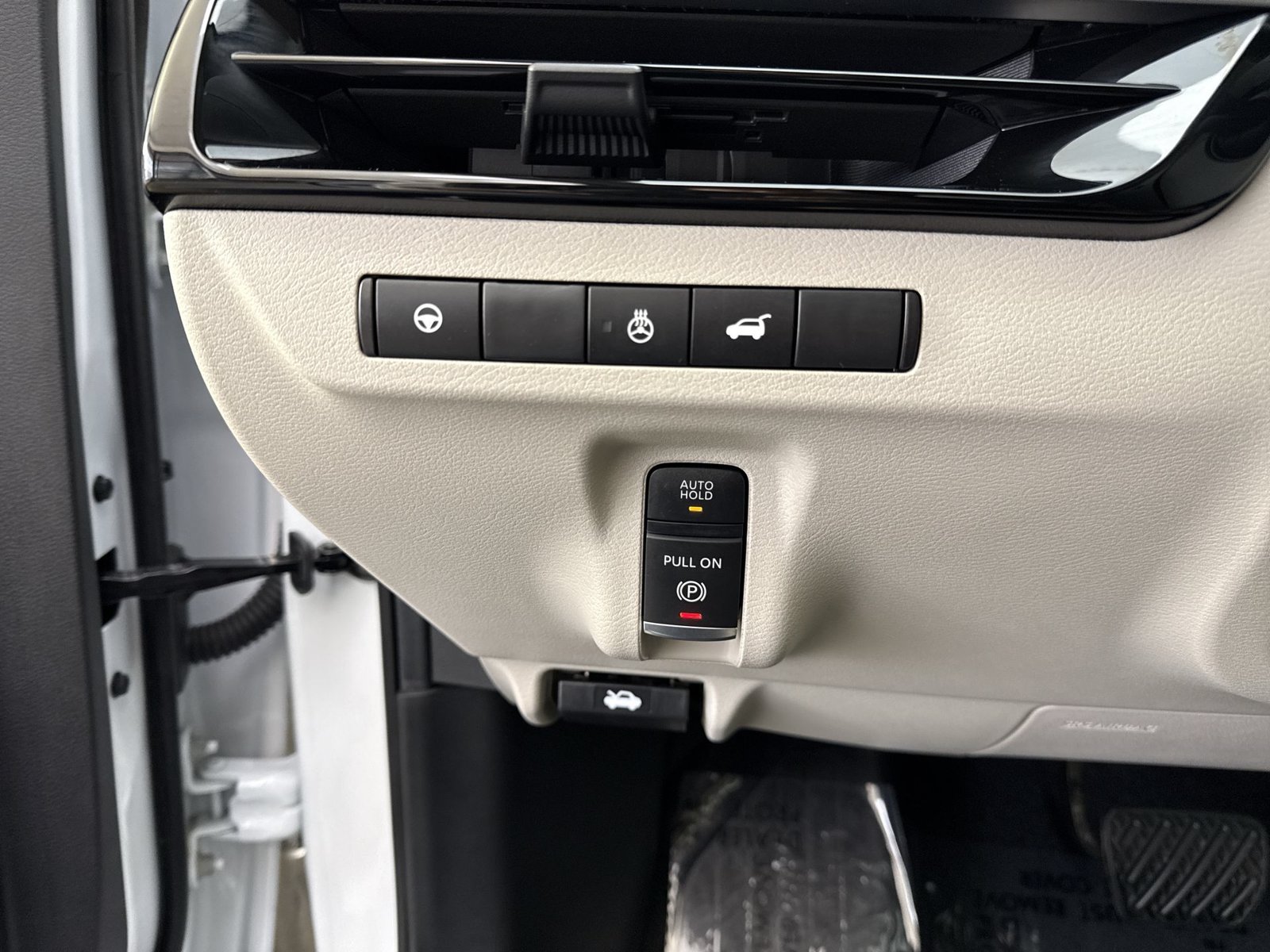 Certified 2025 Nissan Murano SL w/ Cargo Package AWD/4WD image 17