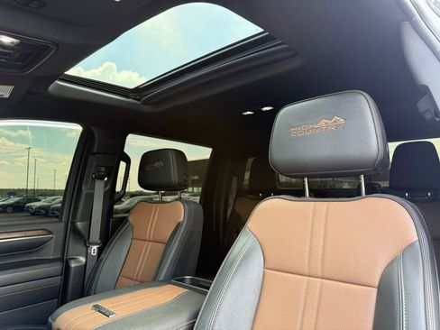 Used 2024 Chevrolet Silverado 3500 High Country w/ High Country Premium Package AWD/4WD image 21