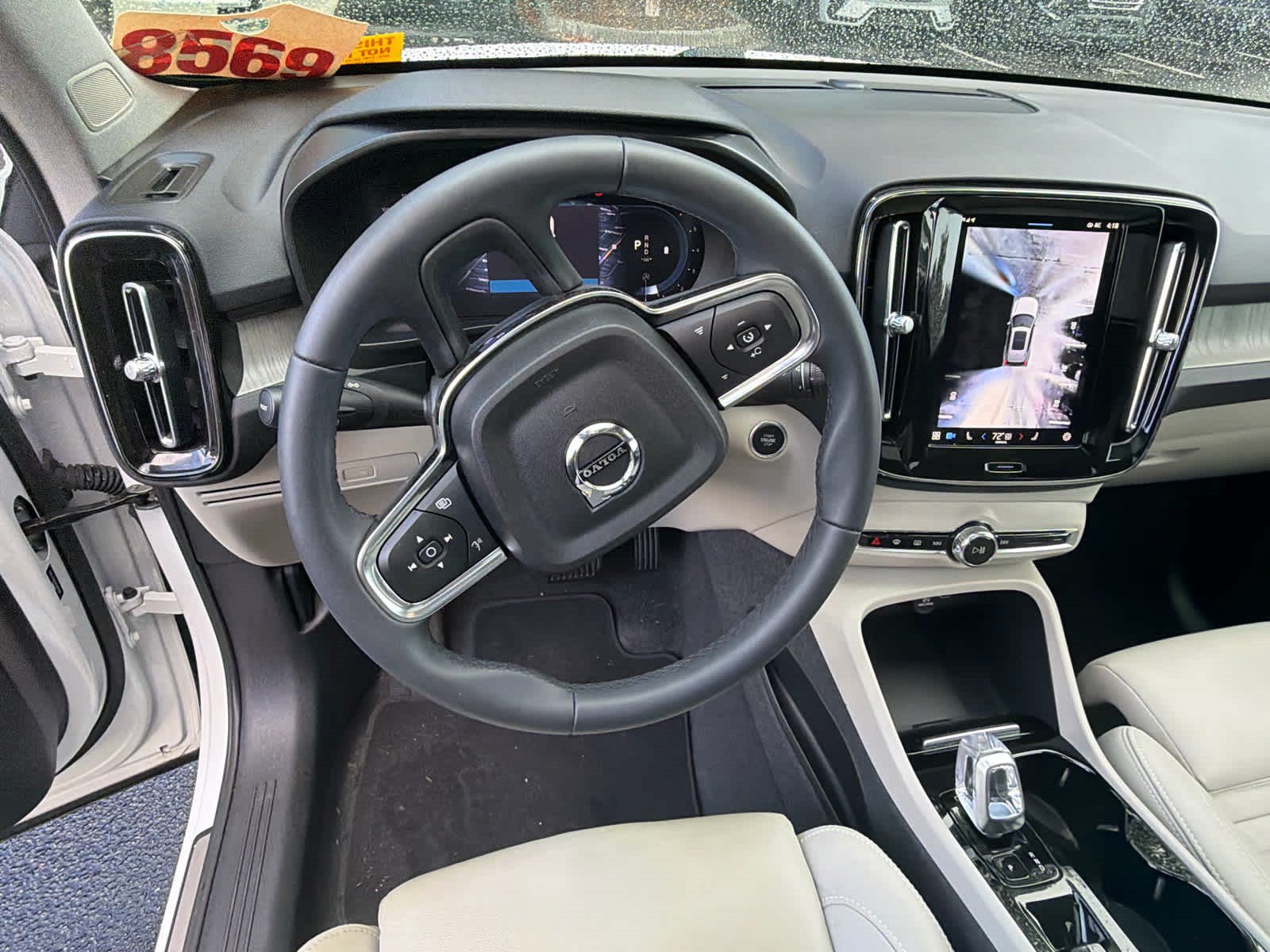 Certified 2024 Volvo XC40 B5 Plus AWD/4WD image 29