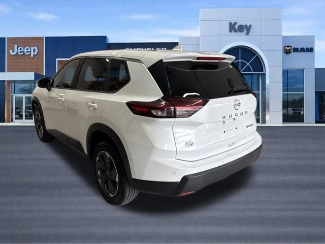 Used 2024 Nissan Rogue SV AWD/4WD image 3