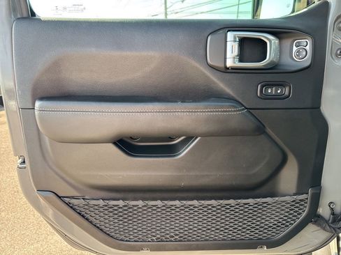 Used 2018 Jeep Wrangler Unlimited Sahara w/ Quick Order Package 24M Moab image 33