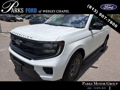 Used 2025 Ford Expedition Active RWD image 11