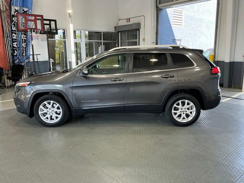 Used 2016 Jeep Cherokee Latitude w/ Comfort/Convenience Group FWD image 21