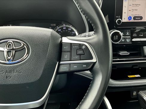 Used 2023 Toyota Highlander XLE AWD/4WD image 21