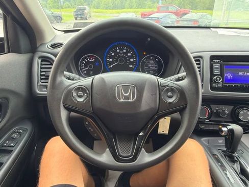 Used 2019 Honda HR-V LX image 11
